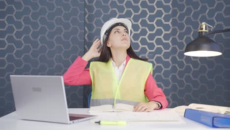 Looking-up,-the-woman-engineer-is-holding-her-hard-hat.
